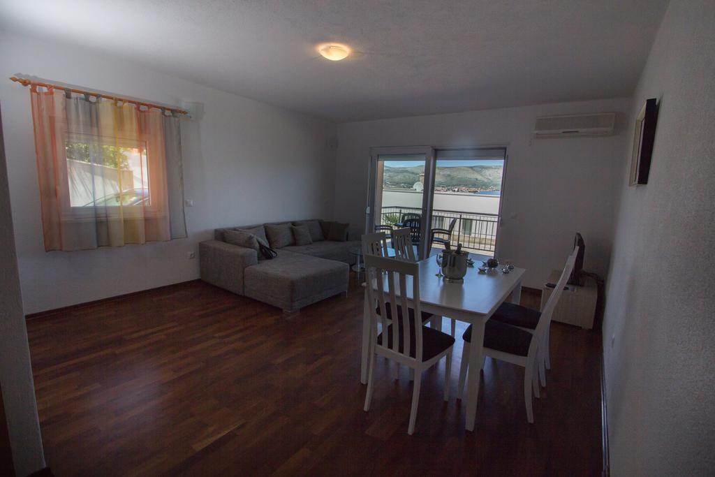 Apartments Kelić Trogir Ruang foto