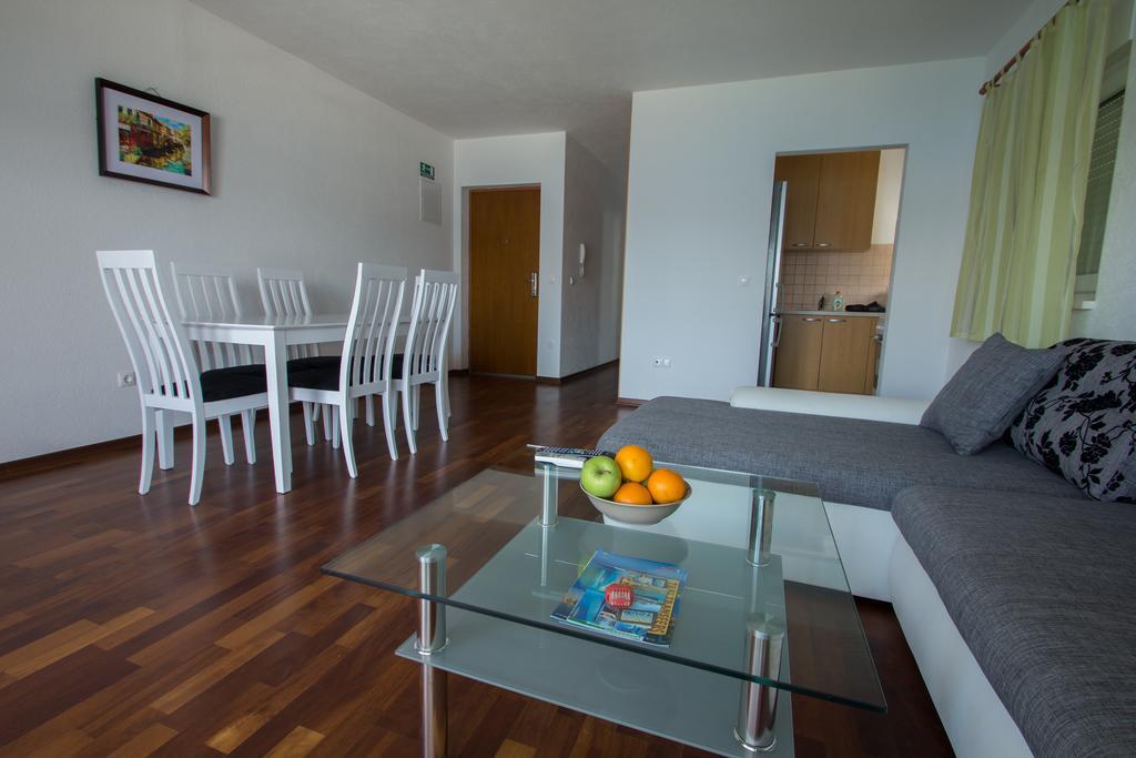 Apartments Kelić Trogir Ruang foto