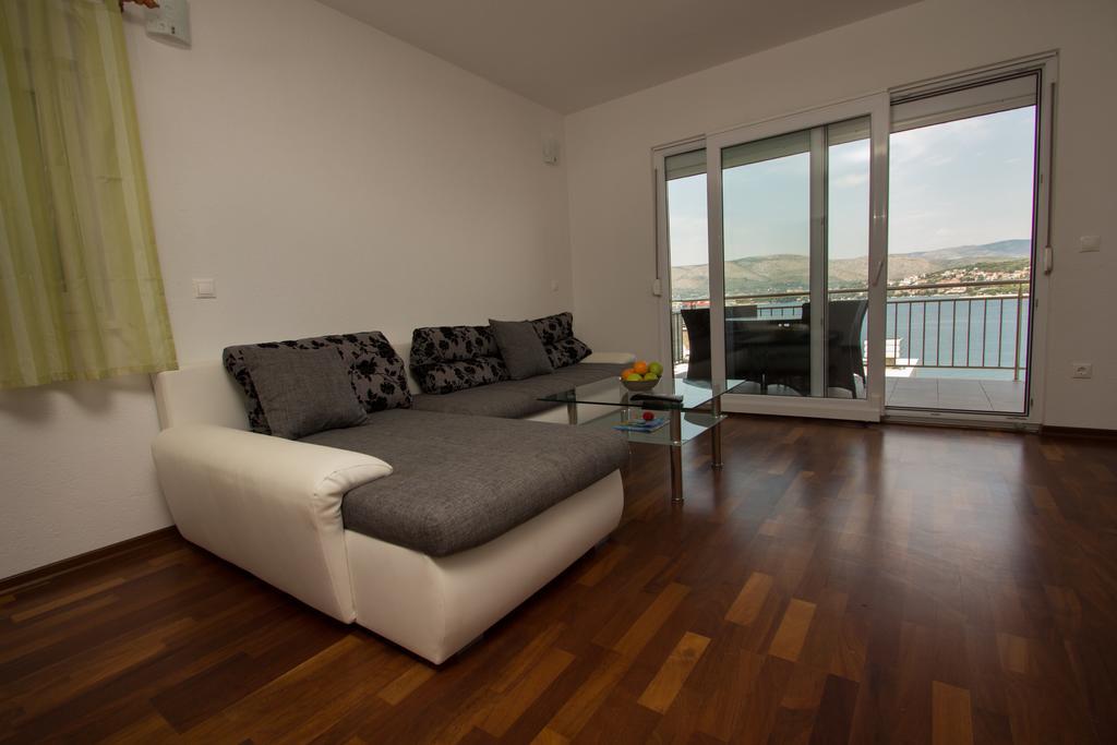 Apartments Kelić Trogir Ruang foto