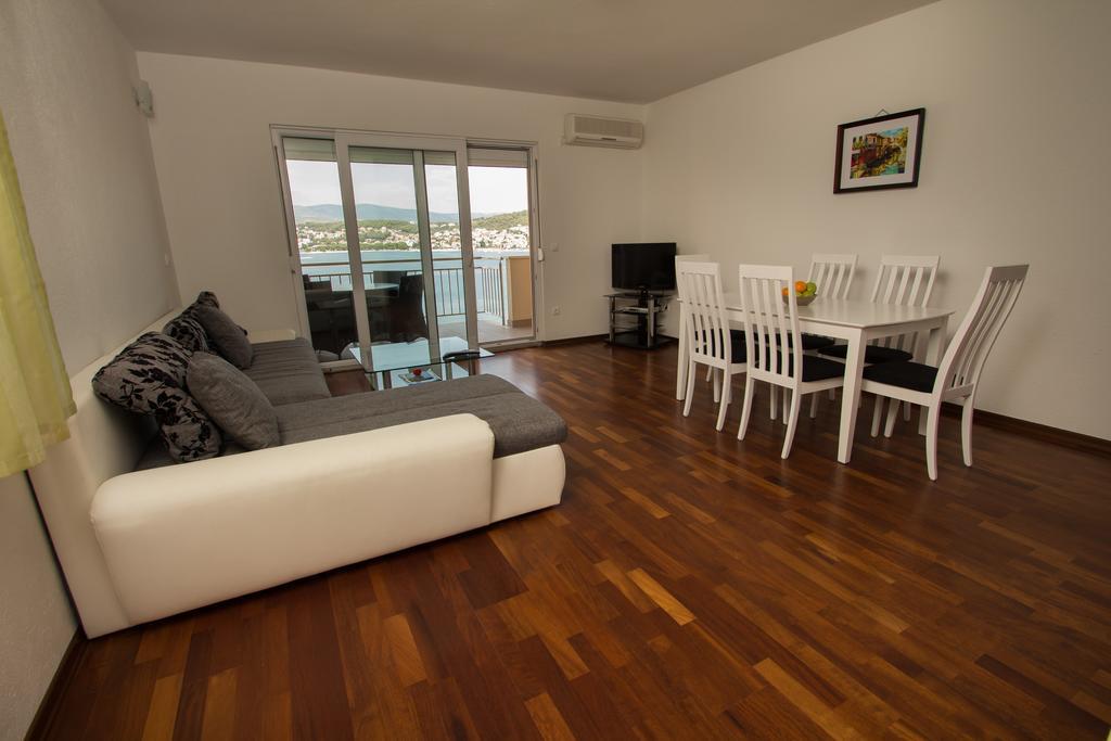 Apartments Kelić Trogir Ruang foto